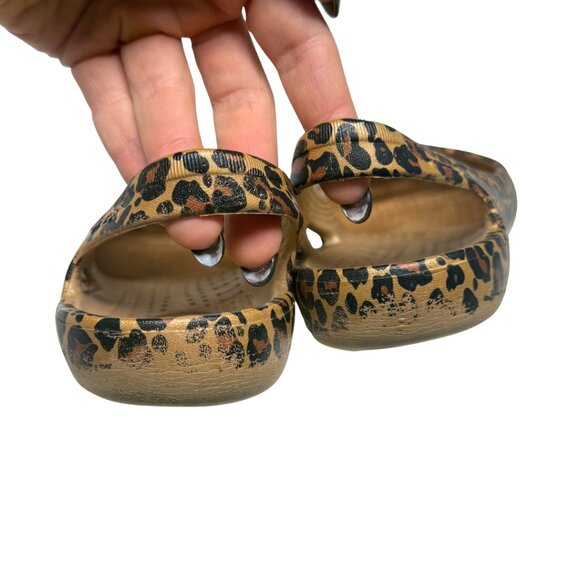 Crocs Kadee Women’s Leopard Print Flats – US 7 – Gently Used - Picture 8 of 13